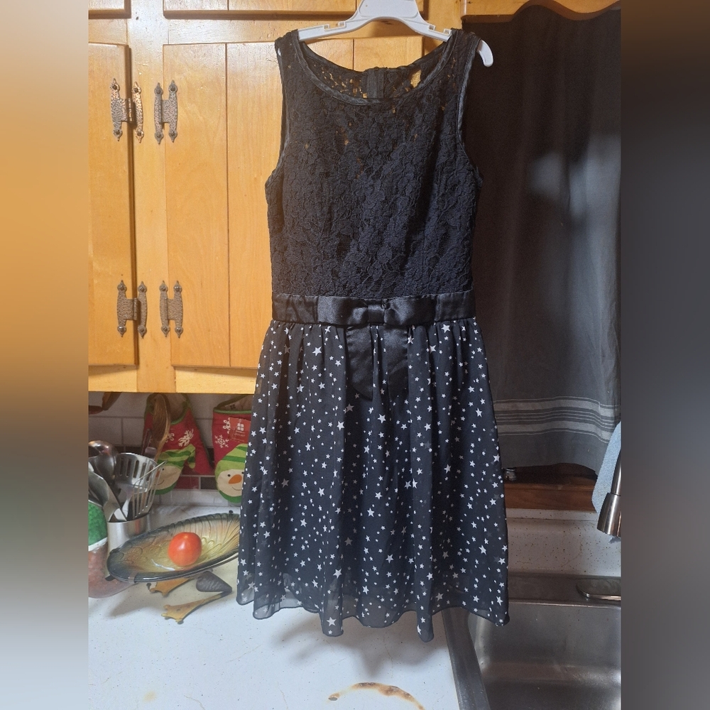 B. Smart Black Starry Lace Kids Dress